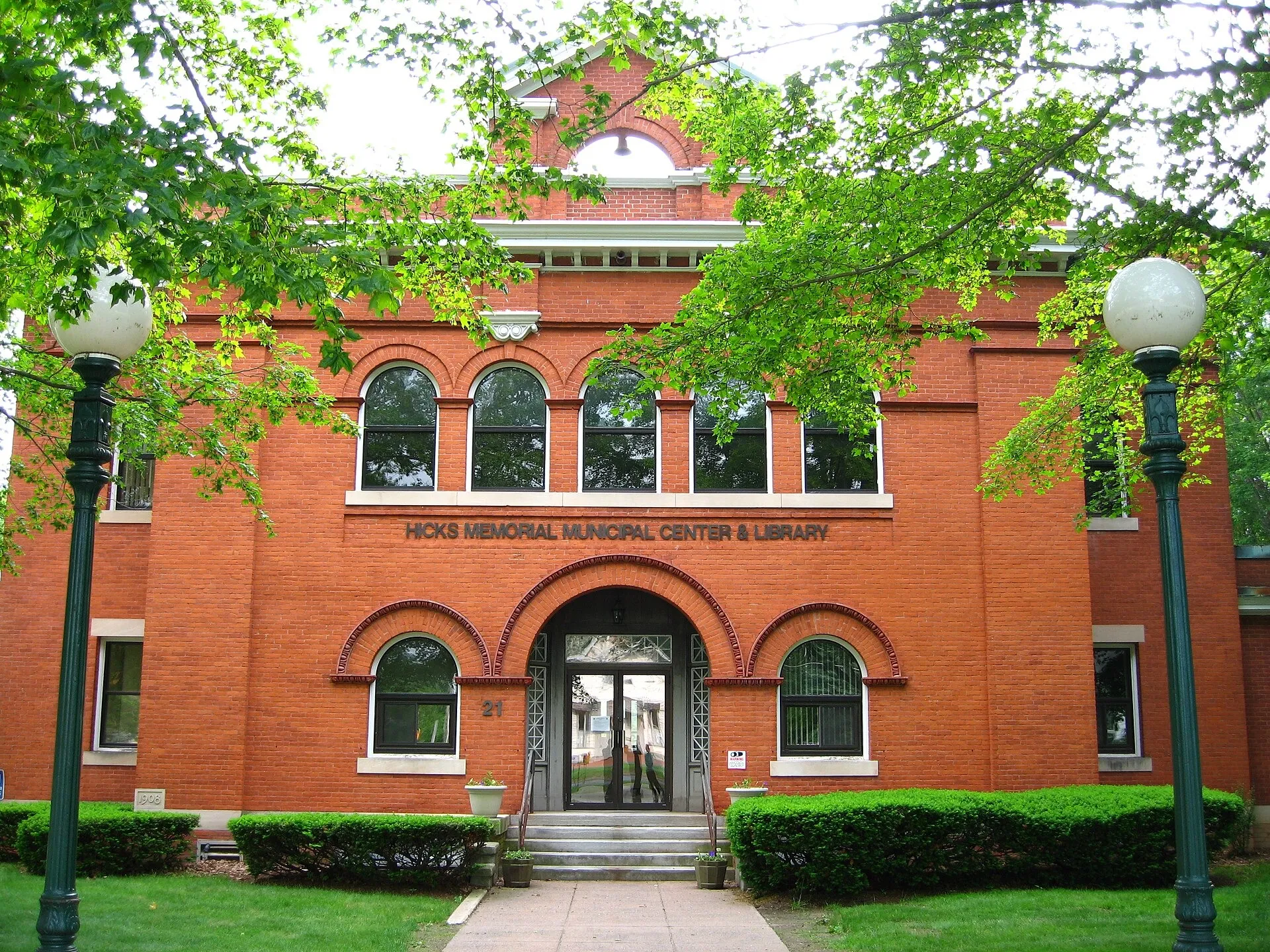 HicksMemorialMunicipalCenterLibraryTollandCT gobeirne. Tolland Town, CT.