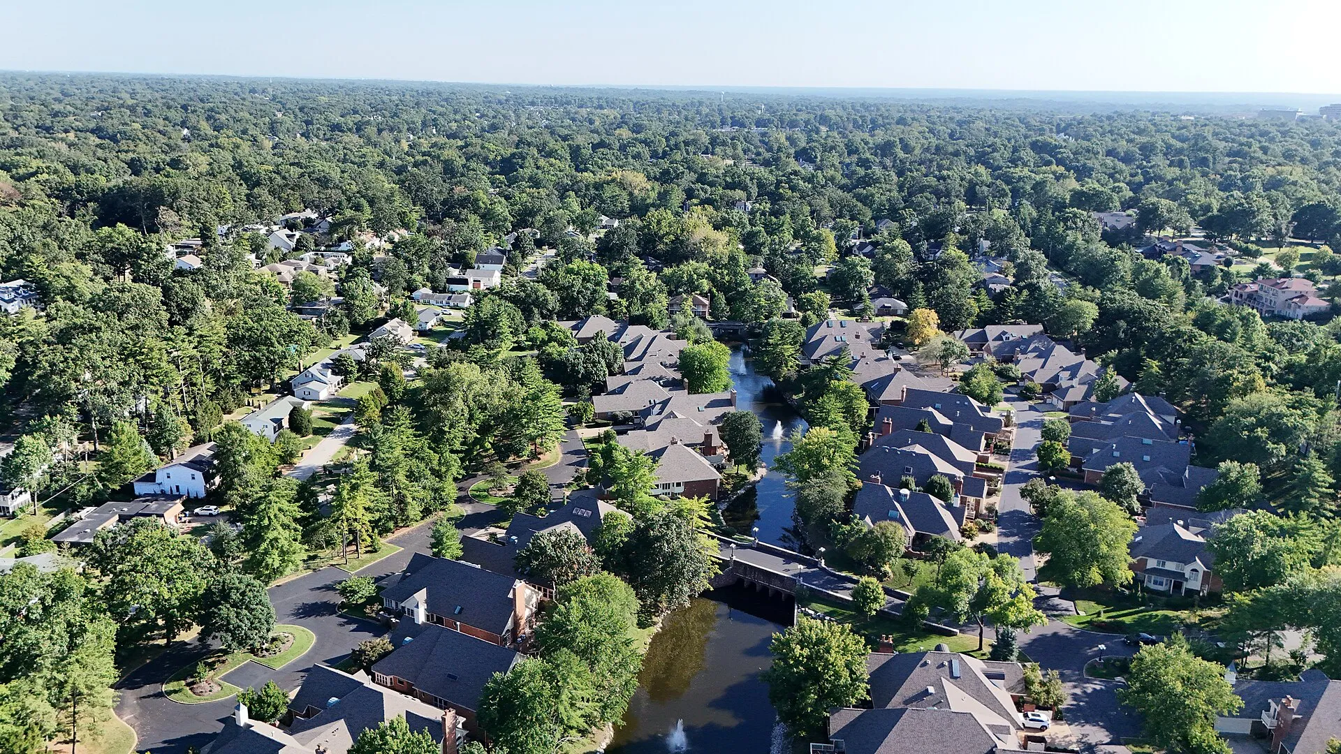 Aerial view of Crystal Lake Park neighborhoods in Missouri.