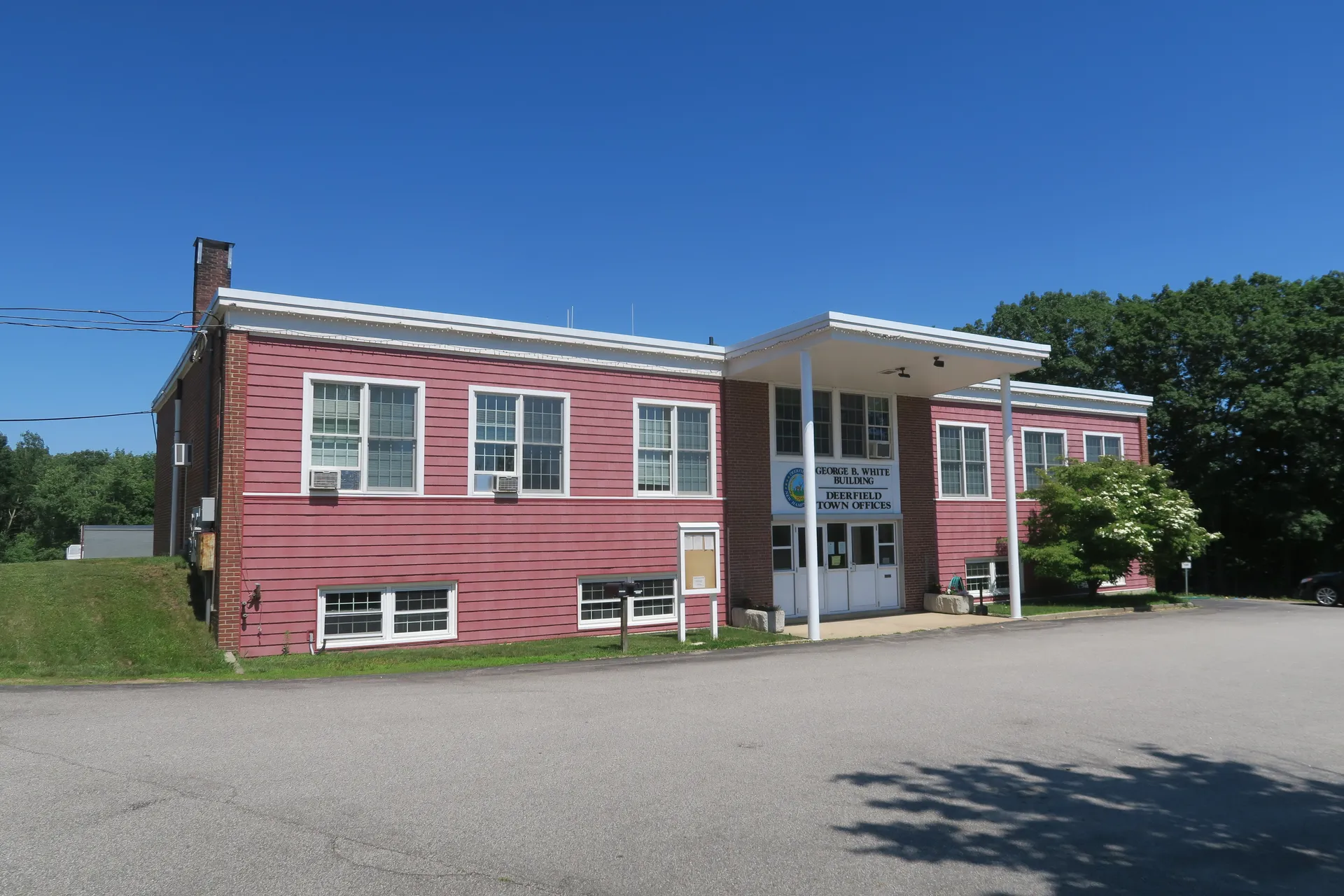 Deerfield Town Offices brick building in Deerfield, New Hampshire.