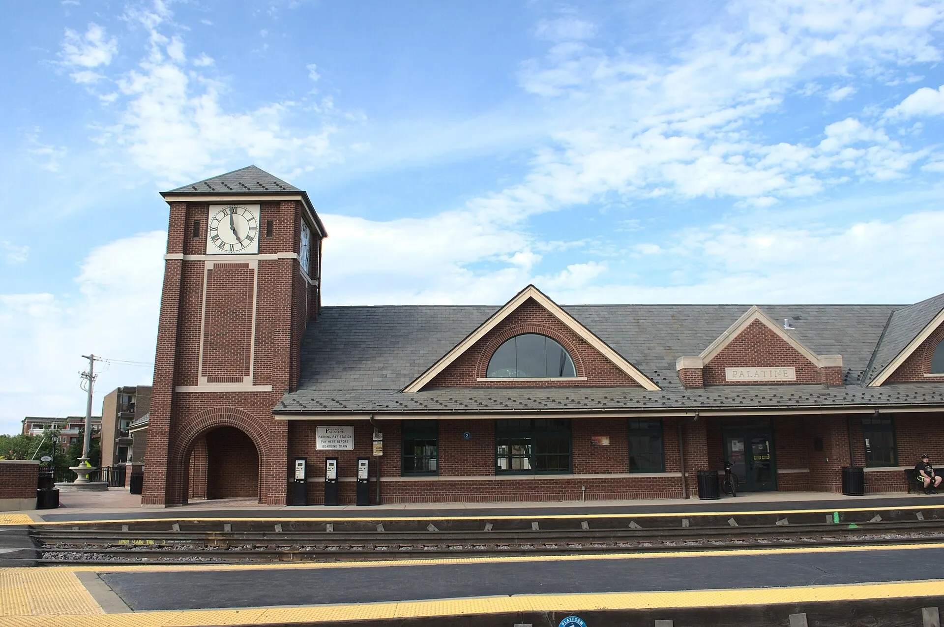 Palatine Metra Station from central platform. Palatine, IL.