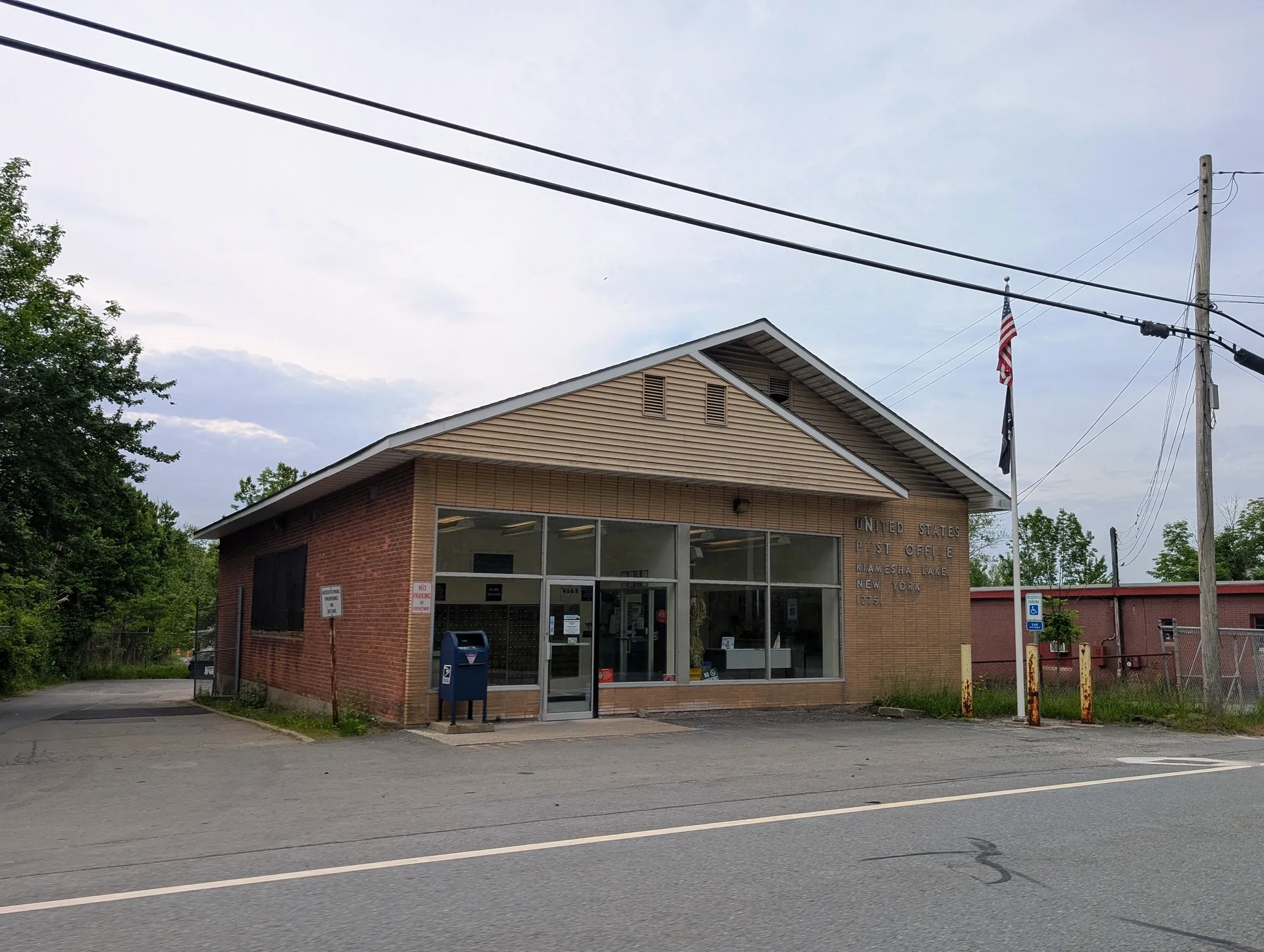 Small brick post office building in Kiamesha Lake, New York.