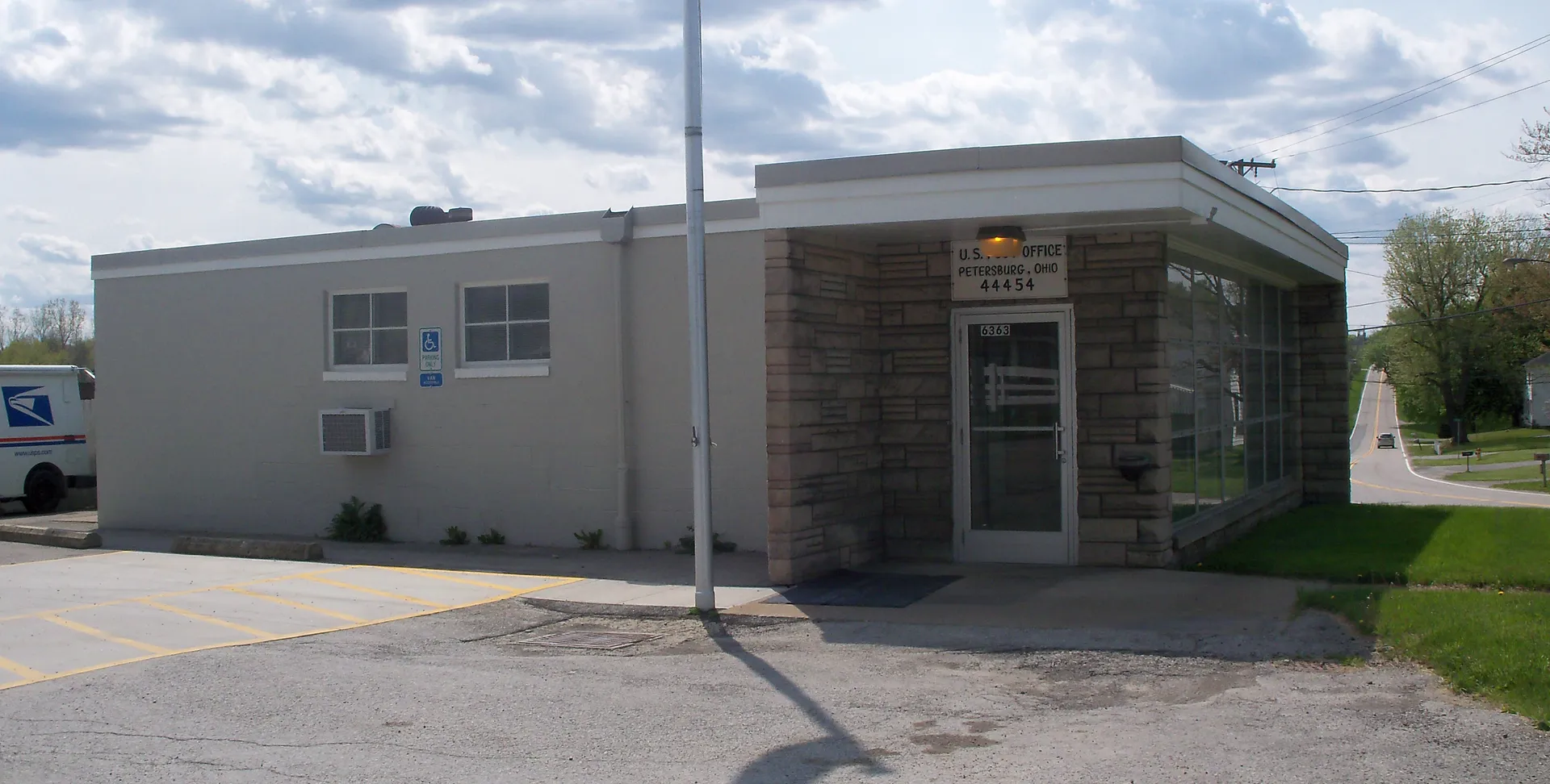 Petersburg Post Office building in Petersburg, Ohio.