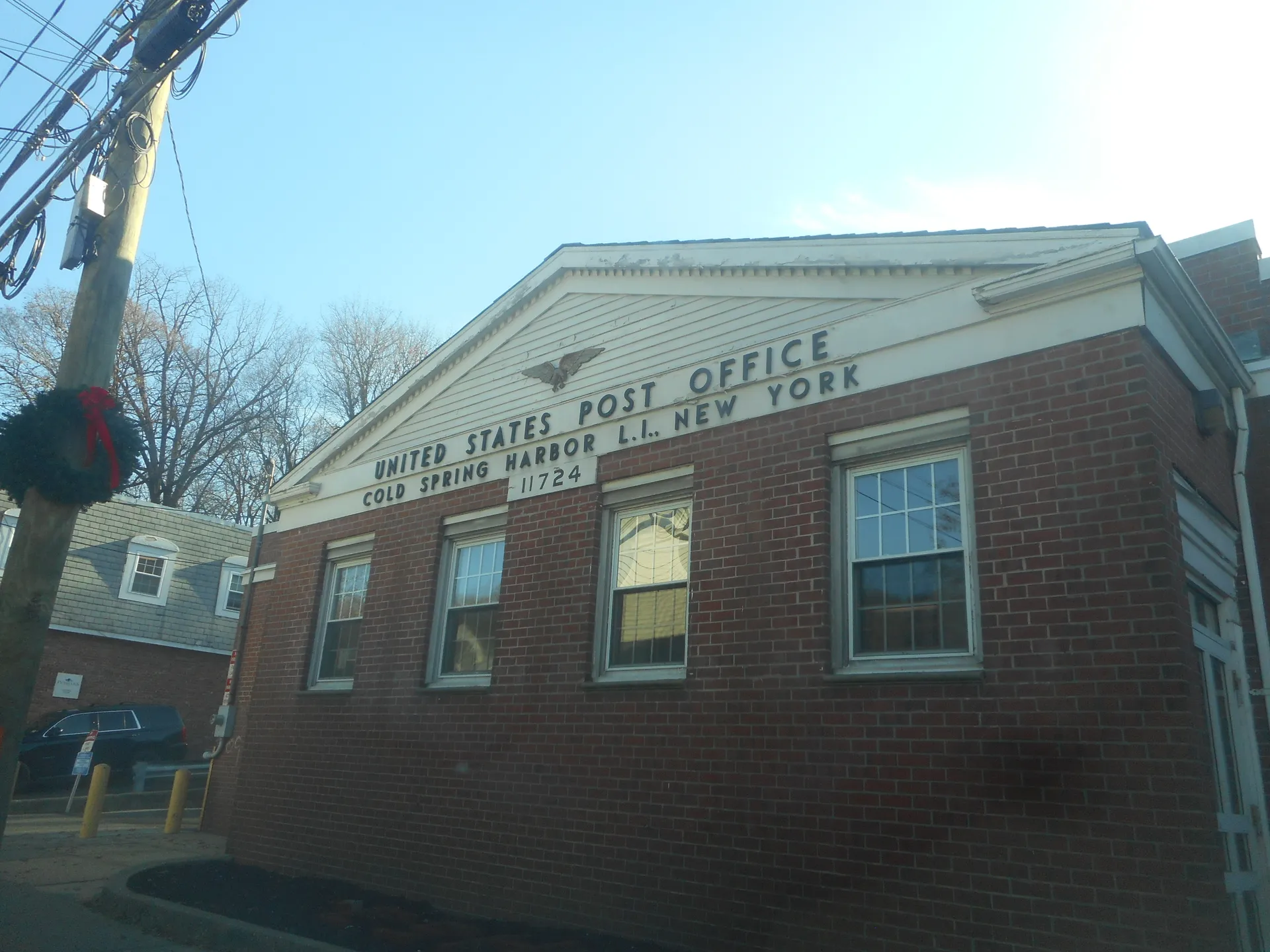 Brick post office building in Cold Spring Harbor, New York.