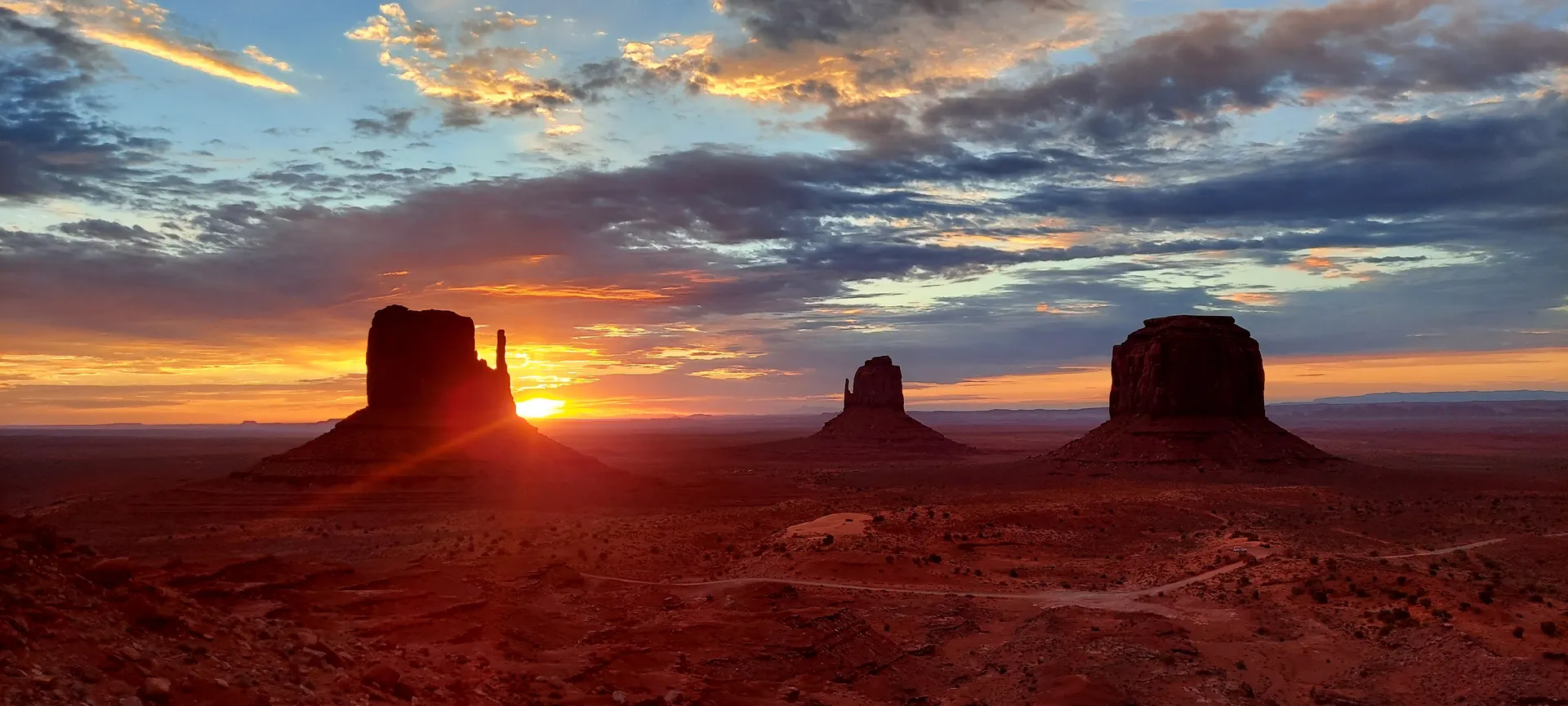 Sunrise by the West Mitten Butte in the Oljato-Monument Valley (Arizona-Utah border)