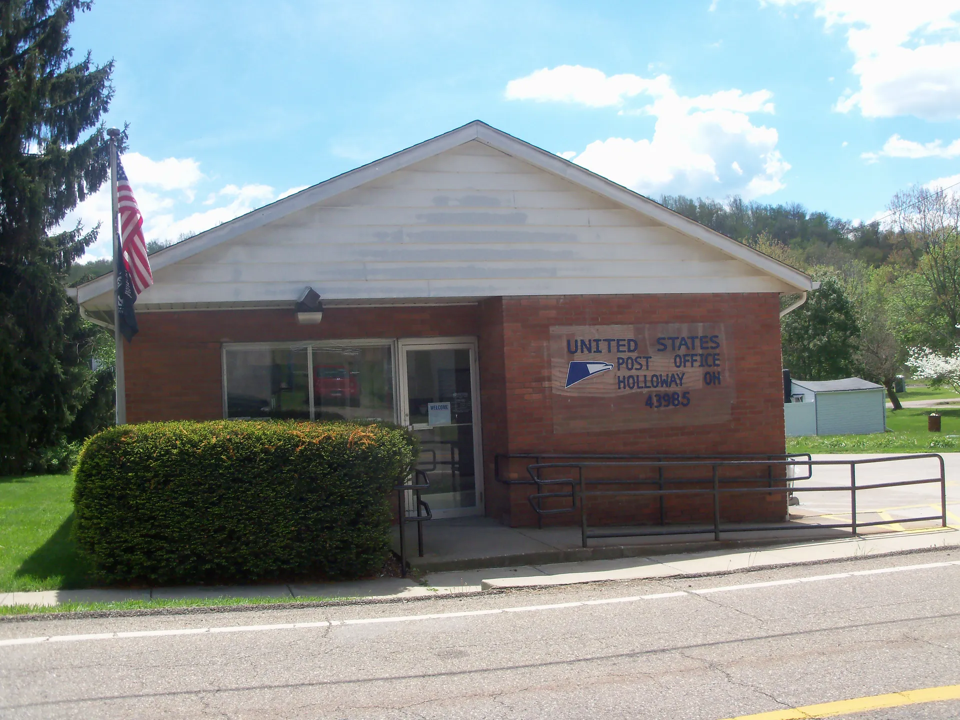 Holloway Post Office building in Holloway, Ohio.