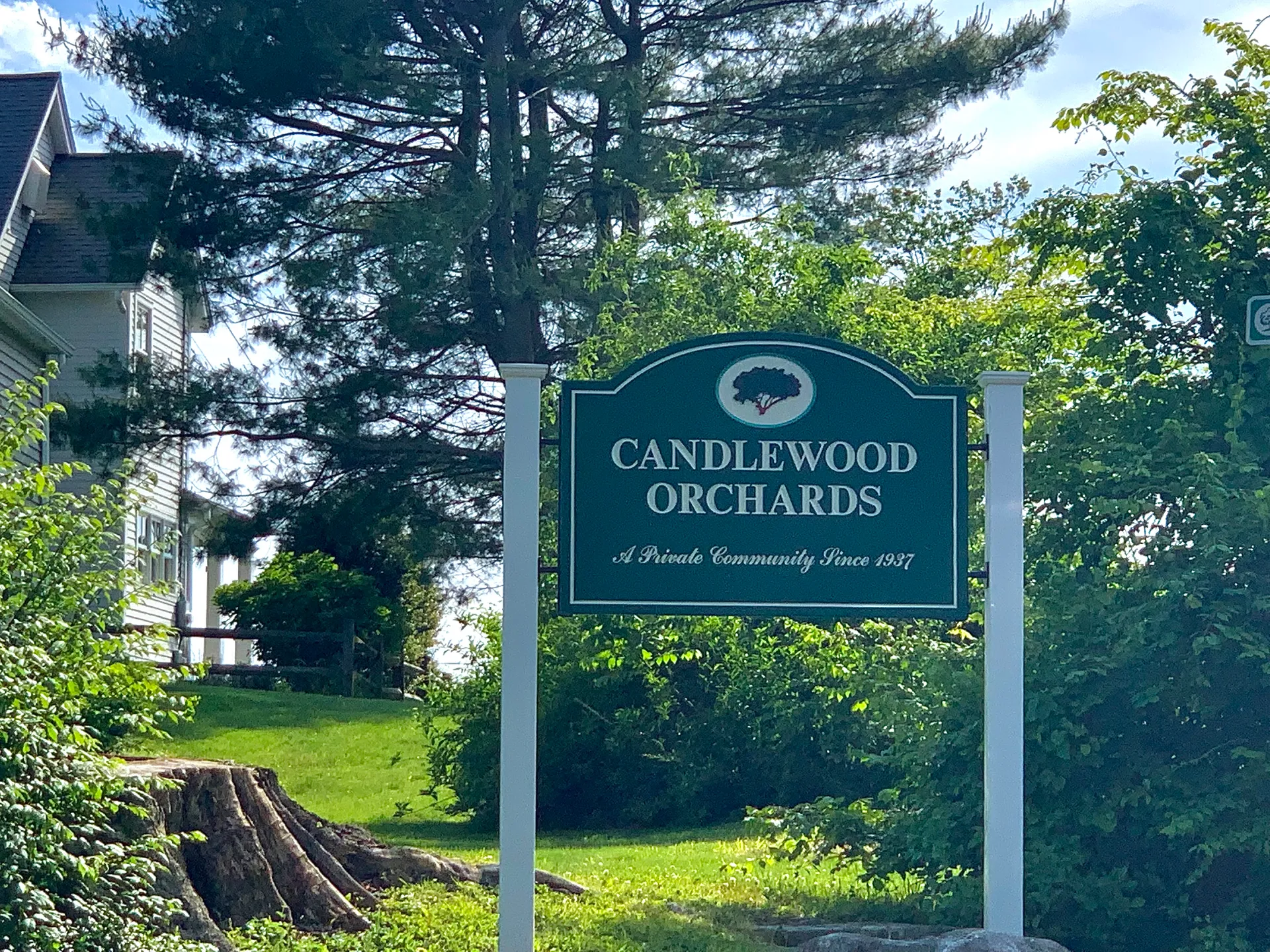 Candlewood Orchards entrance sign in Candlewood Orchards, Connecticut.