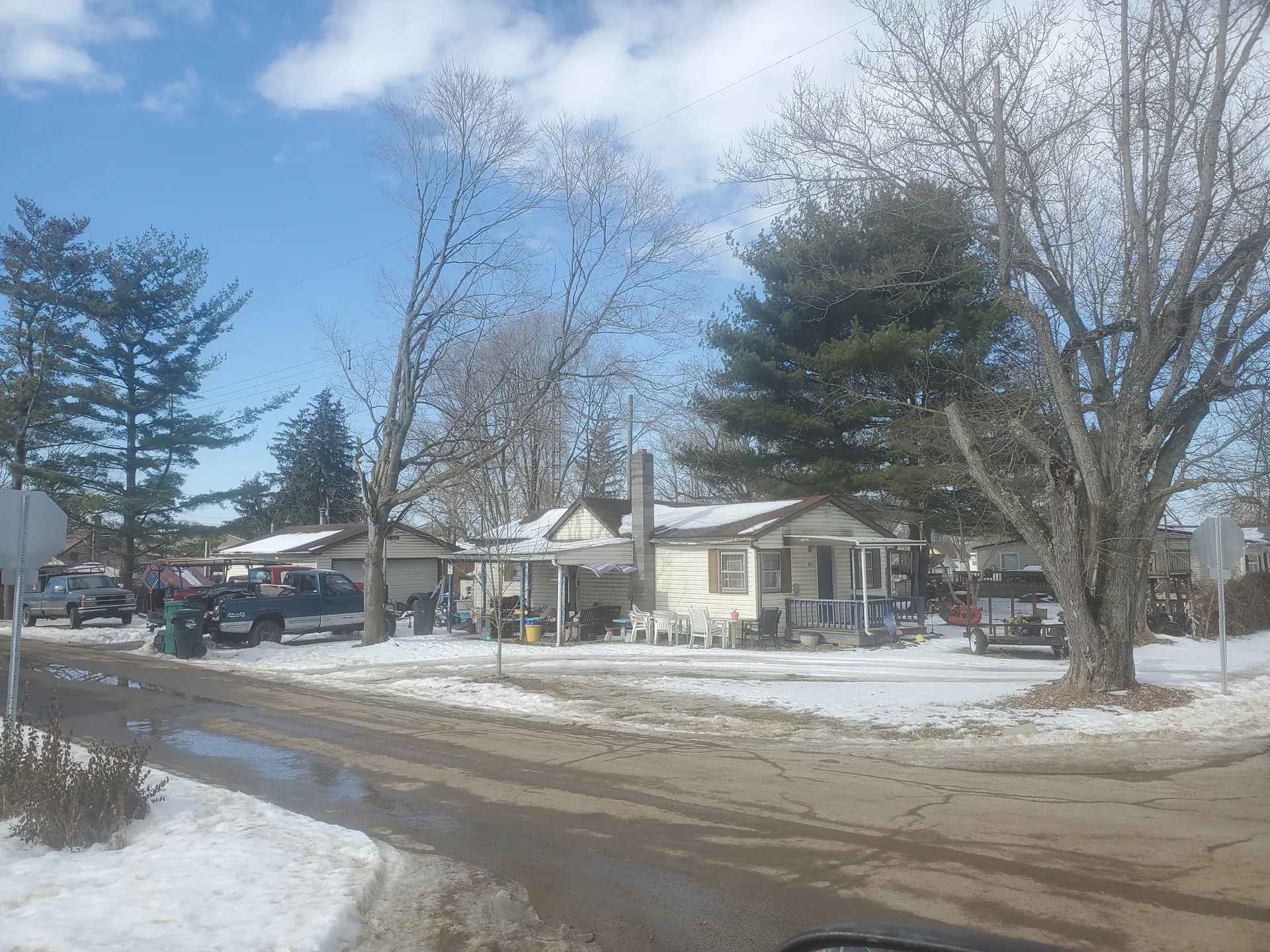 Snowy residential street in South Mount Vernon, Ohio.