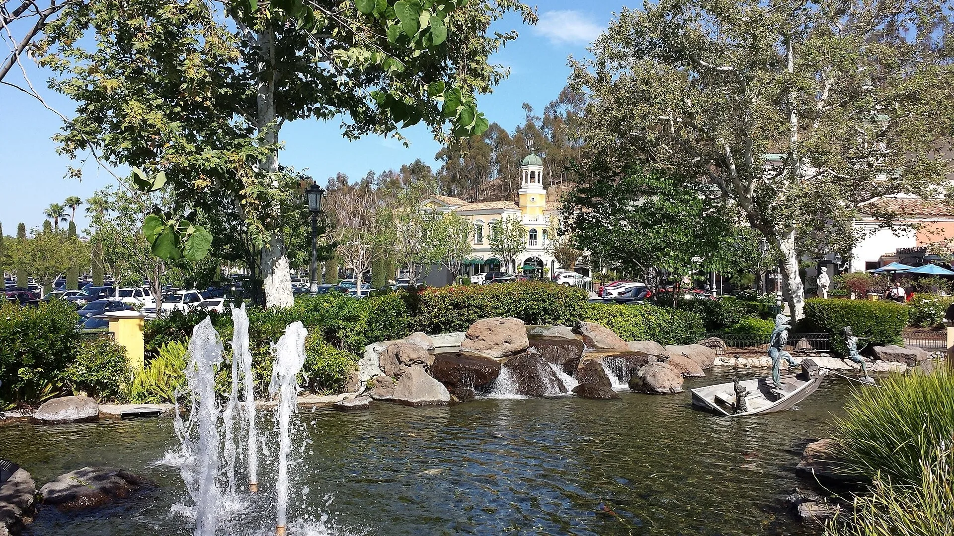 Calabasas California Calabasas Commons 2014. Calabasas, CA.