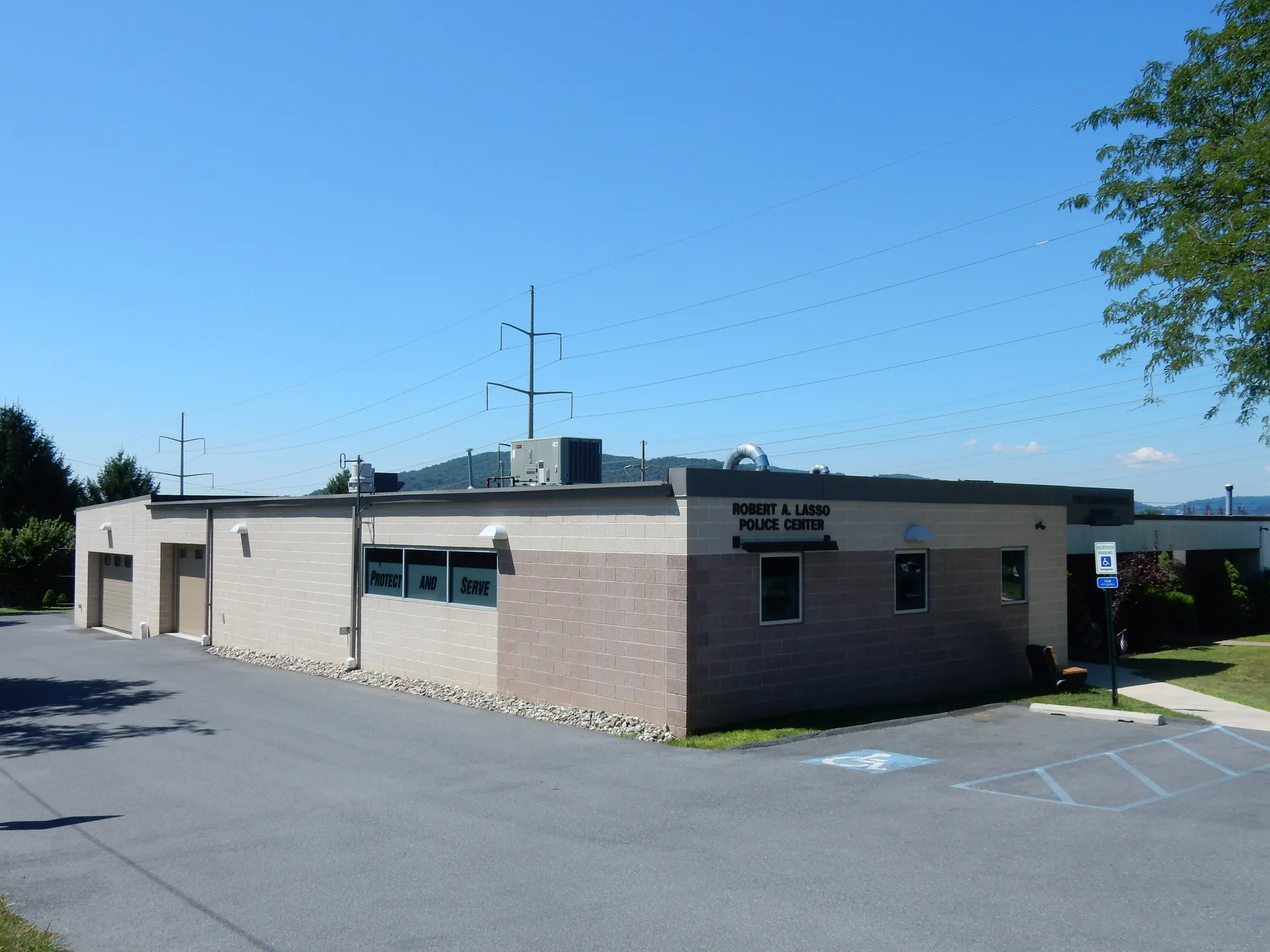 The Freemansburg Borough Municipal Building on Monroe Street is a low tan building with a flat roof and a radio mast.