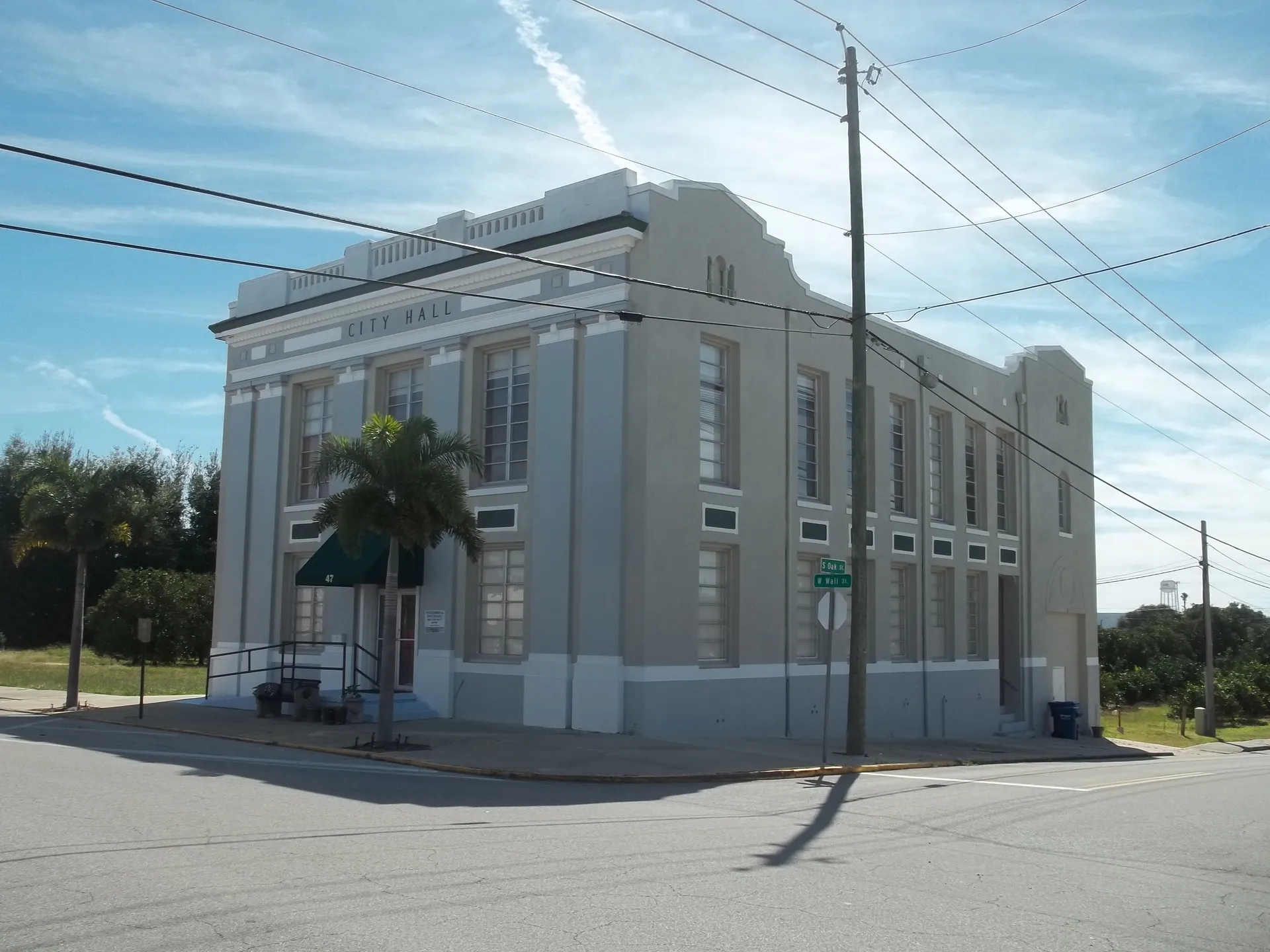 The former city hall building in Frostproof, Florida.