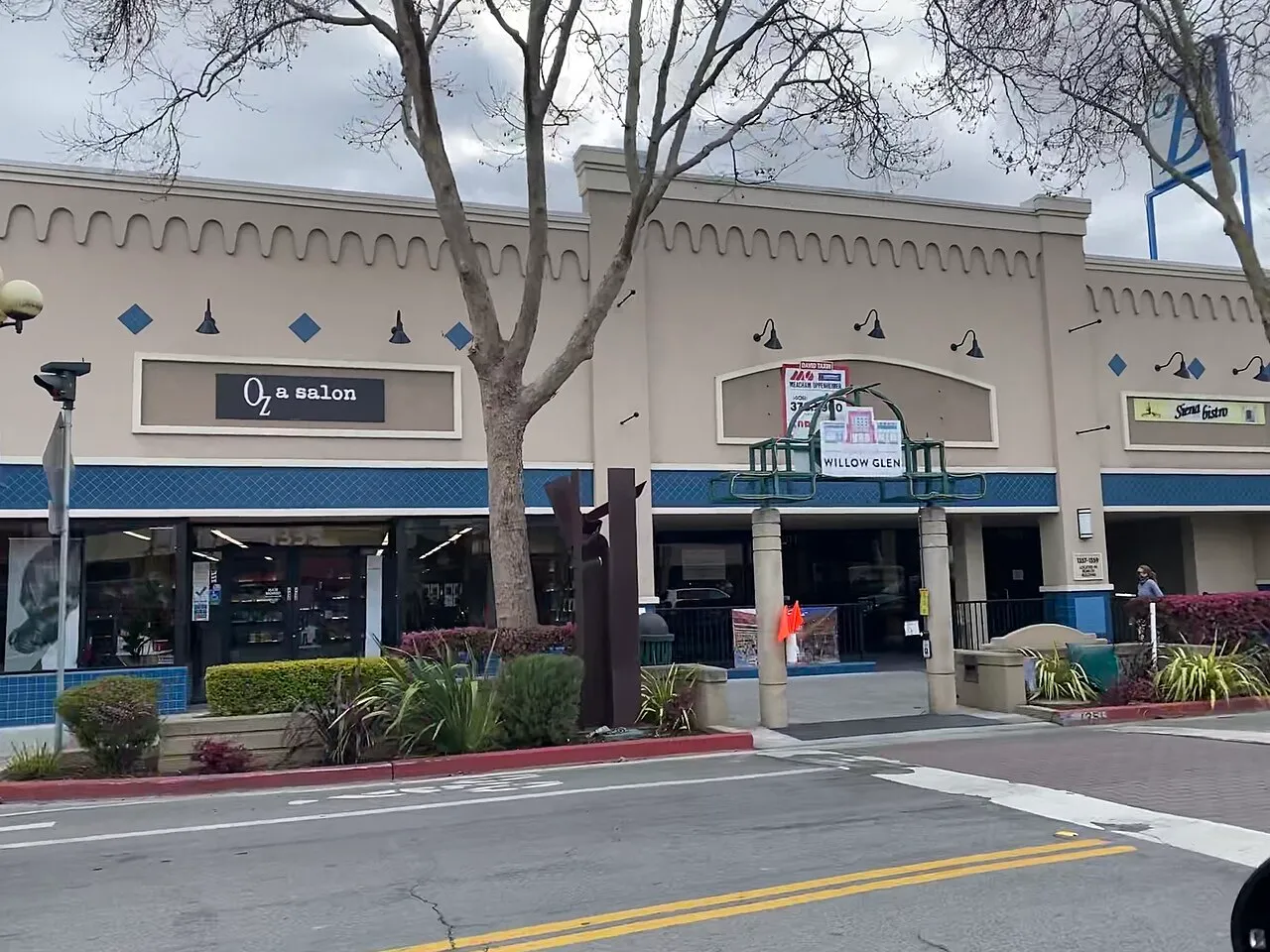 Storefronts and a Willow Glen street sign along Lincoln Avenue in San Jose, photographed in March 2021.