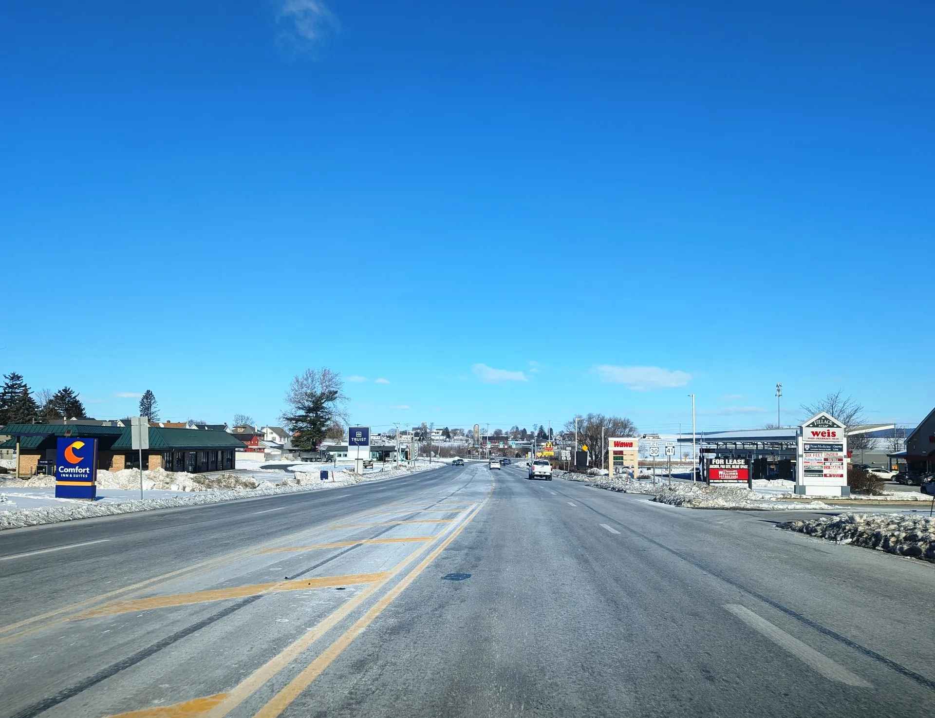 Gap Newport Pike (Route 41) runs north through Gap toward U.S. Route 30, lined with businesses and signs.