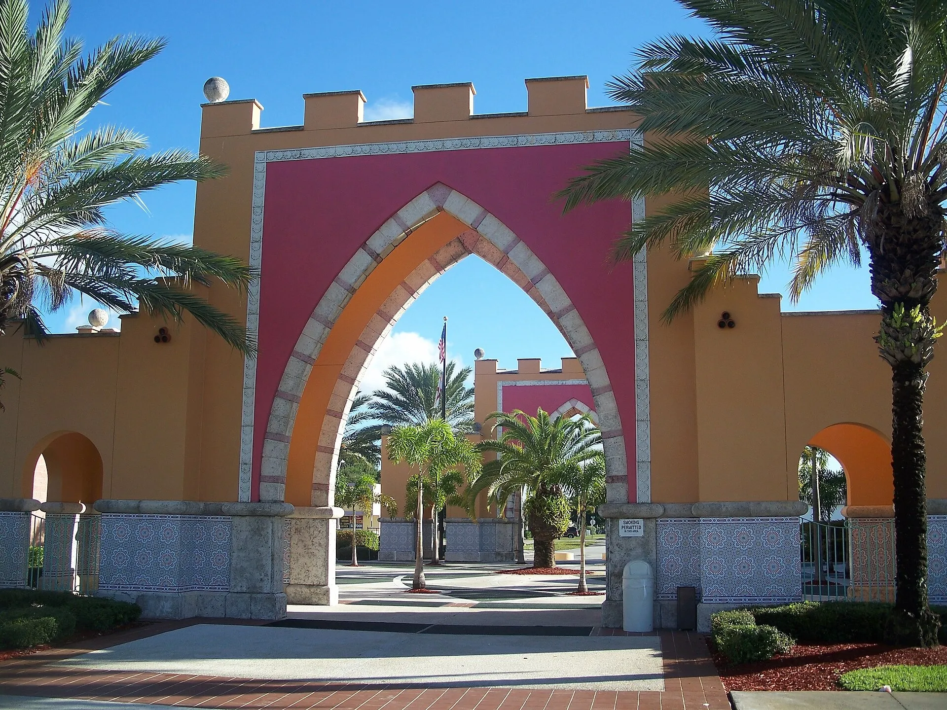 Opa Locka FL plaza01. Opa-locka, FL.