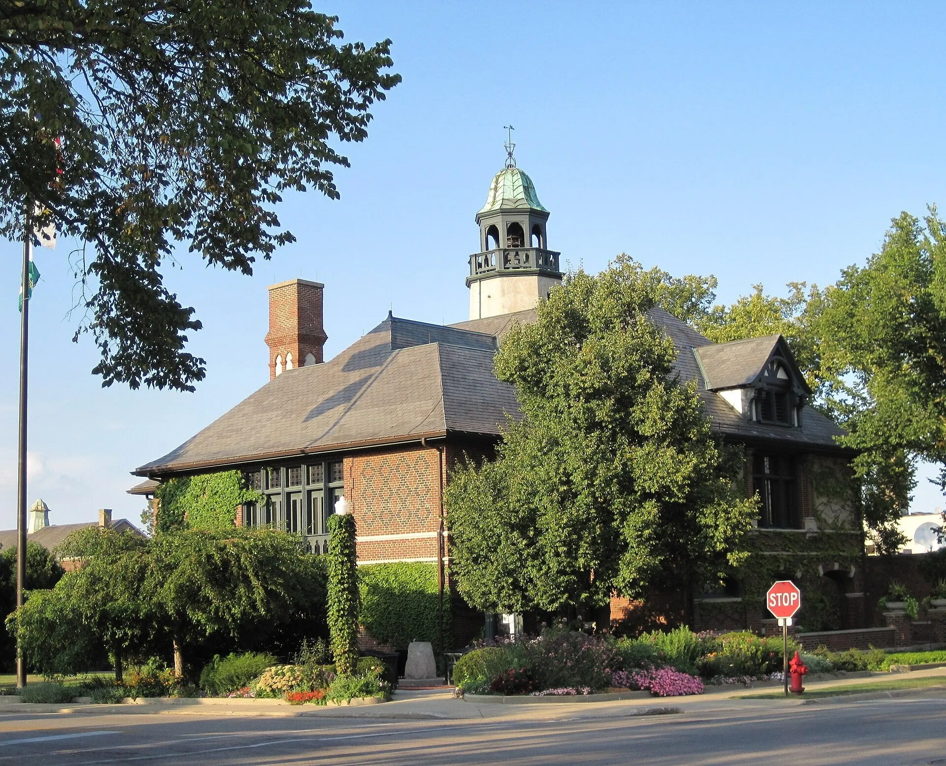 Lake Forest City Hall. Lake Forest, IL.