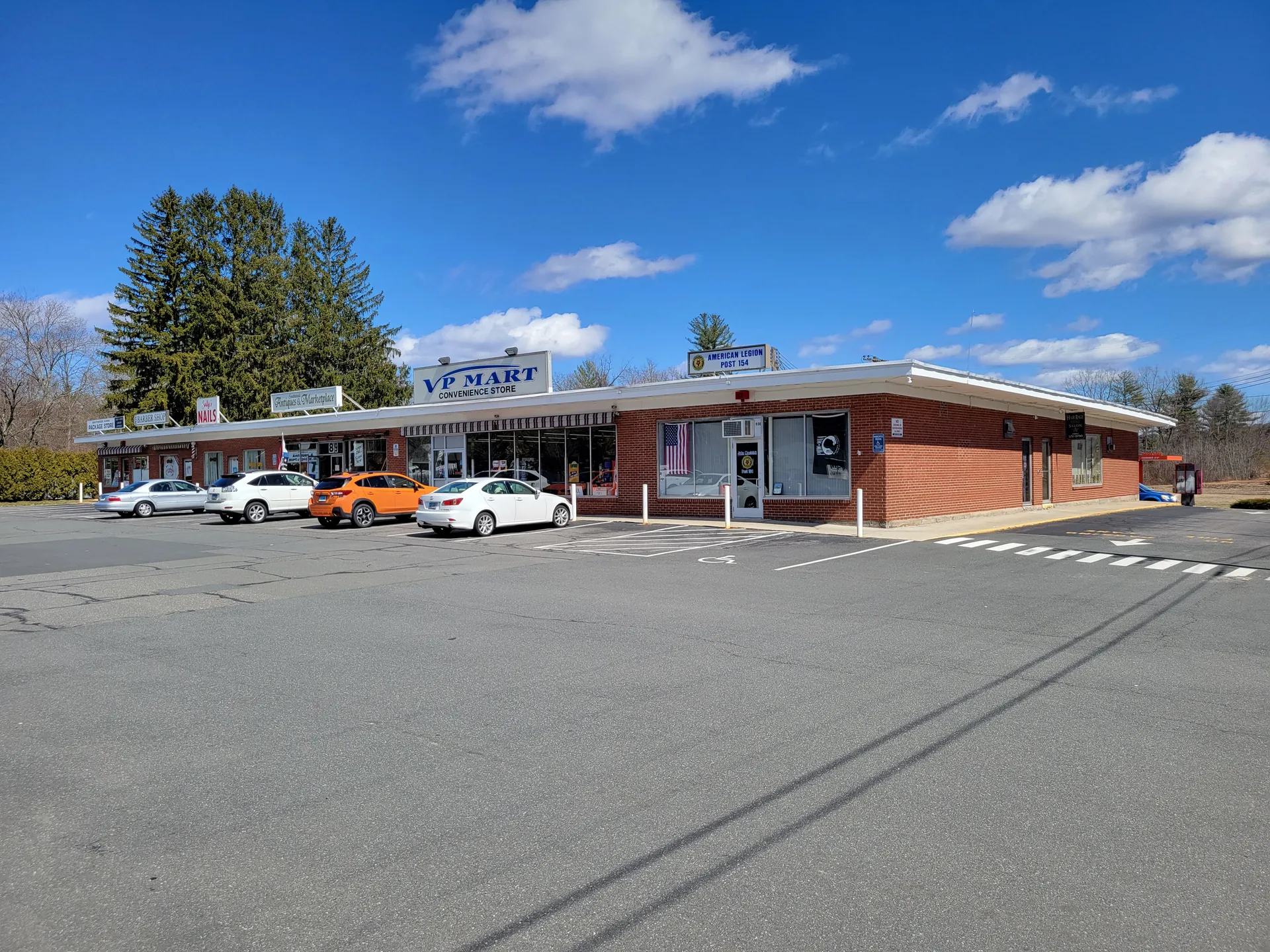 Raffia Shopping Center in Southwood Acres, Connecticut.