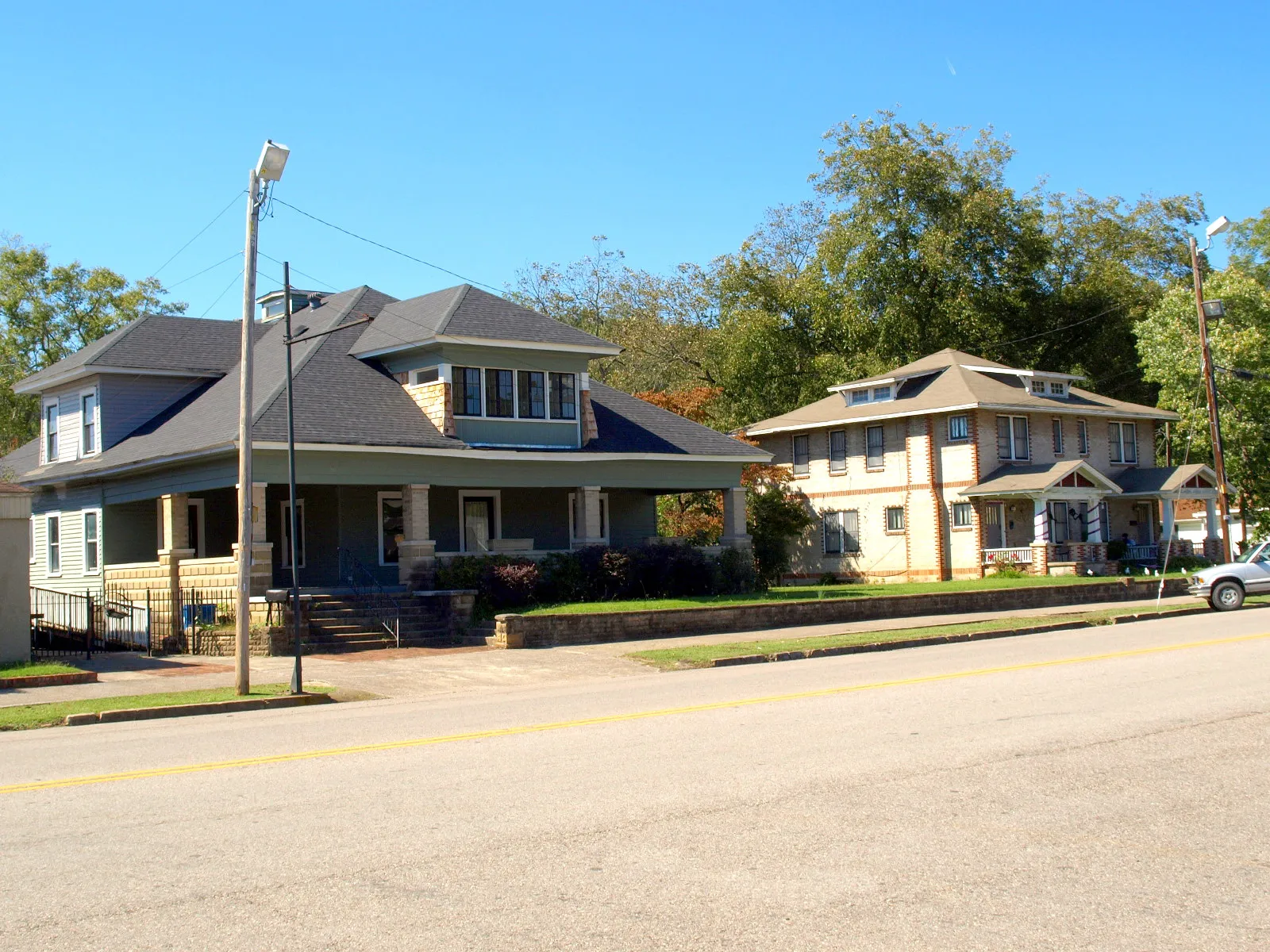 Houses on 5th Avenue in Attalla, Alabama